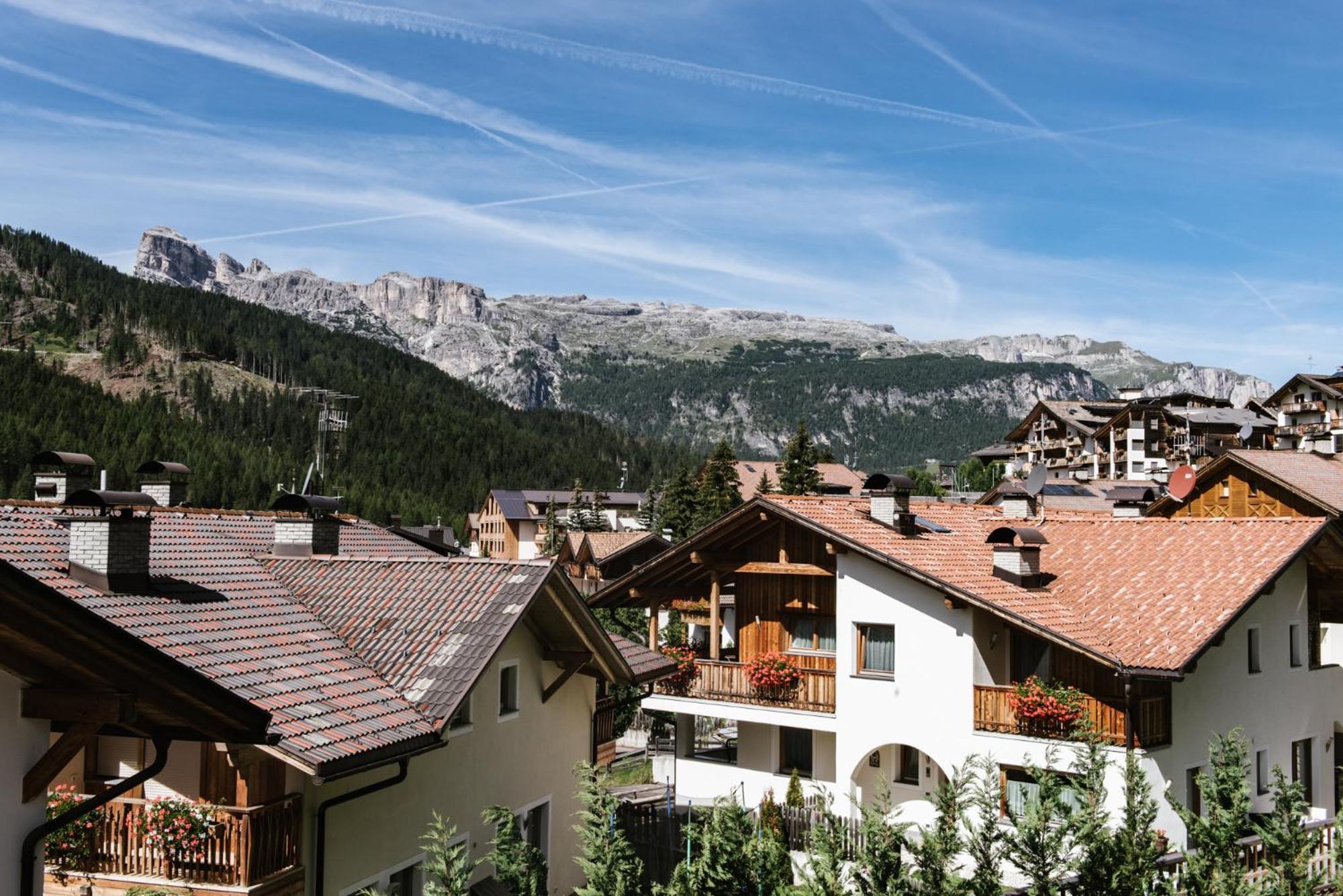 Apartments Da La Vedla Flats San Cassiano (Badia) Exterior foto